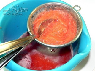 Straining of blended watermelon juice