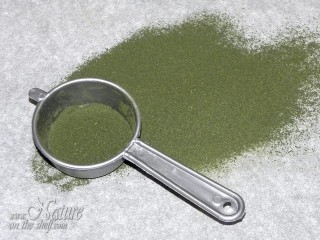 Sifting of nettle powder