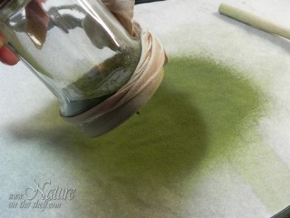 Sifting of nettle powder using nylons