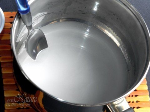Cloudiness of the lye solution during dissolution in water