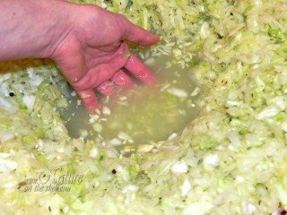 Cabbage sap released by tamping and added salt