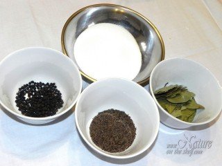 Salt black pepper caraway bay leaf