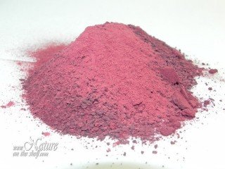 Ground red beet powder before sifting